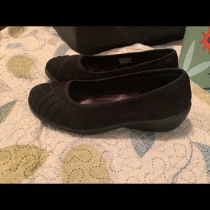 Skechers black suede low wedge 7.5